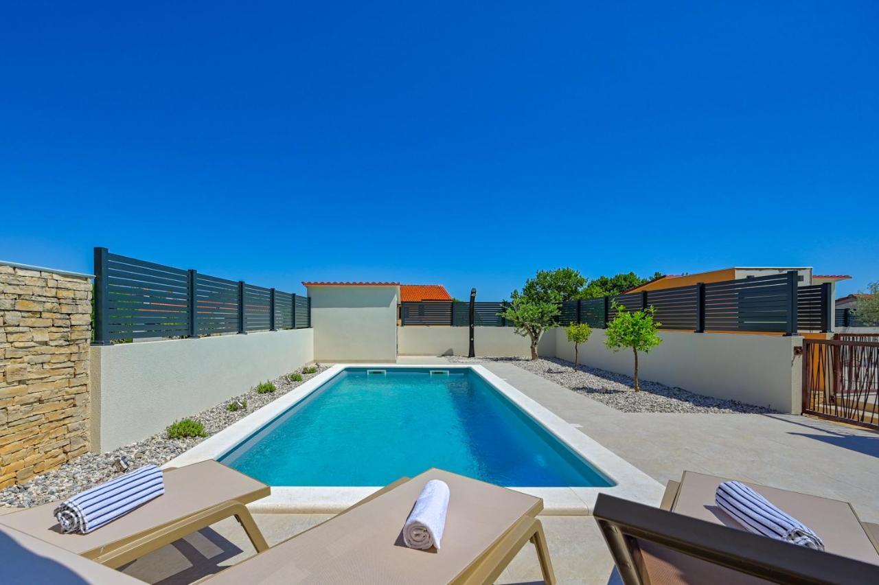 Apartment Zala With Private Pool Ližnjan Buitenkant foto