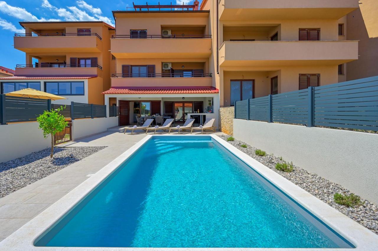 Apartment Zala With Private Pool Ližnjan Buitenkant foto